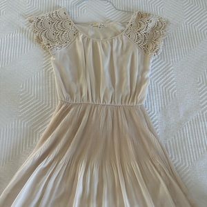 Off white/Cream short dress with crochet sleeves